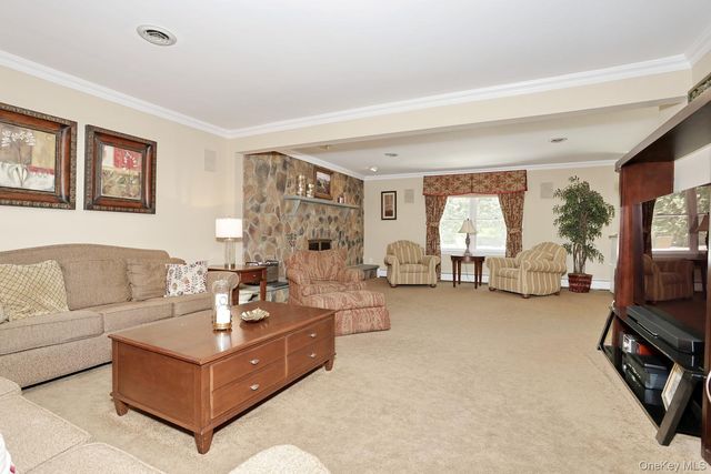 4 Plum Court, Nanuet, NY 10954