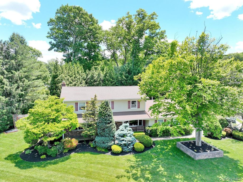 4 Plum Court, Nanuet, NY 10954