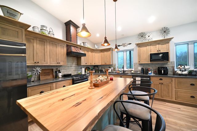 585 E Beer Road, Milford, IN 46542