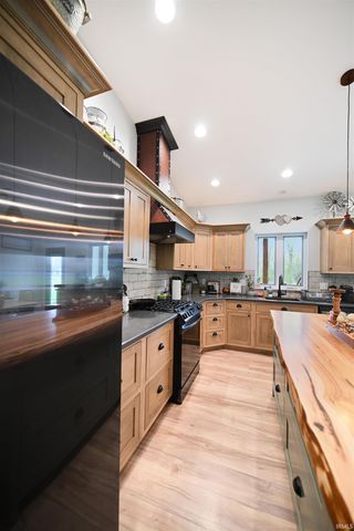 585 E Beer Road, Milford, IN 46542