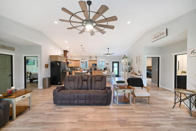 585 E Beer Road, Milford, IN 46542