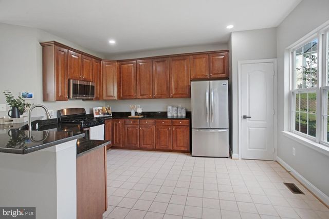 16562 BRAMBLEWOOD LN, Woodbridge, VA 22191
