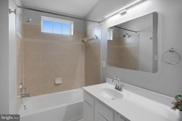 16562 BRAMBLEWOOD LN, Woodbridge, VA 22191