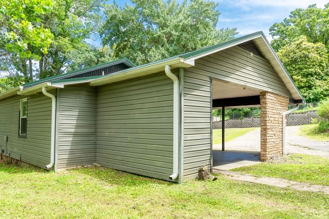 705 Preacher Roe Boulevard, West Plains, MO 65775