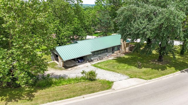 705 Preacher Roe Boulevard, West Plains, MO 65775