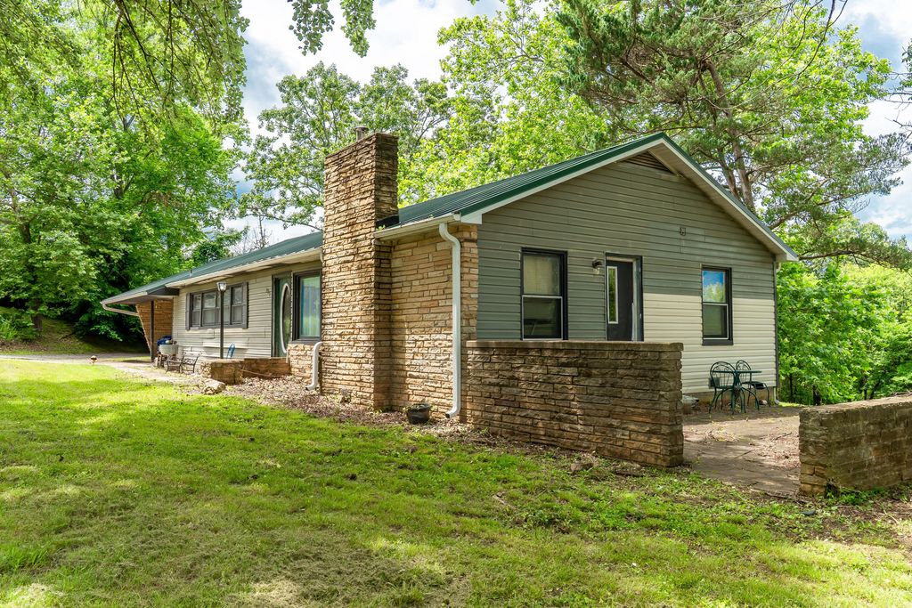 705 Preacher Roe Boulevard, West Plains, MO 65775