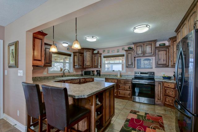 27284 Cimarron Drive, Eagle Rock, MO 65641