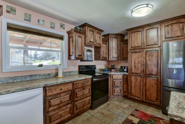 27284 Cimarron Drive, Eagle Rock, MO 65641