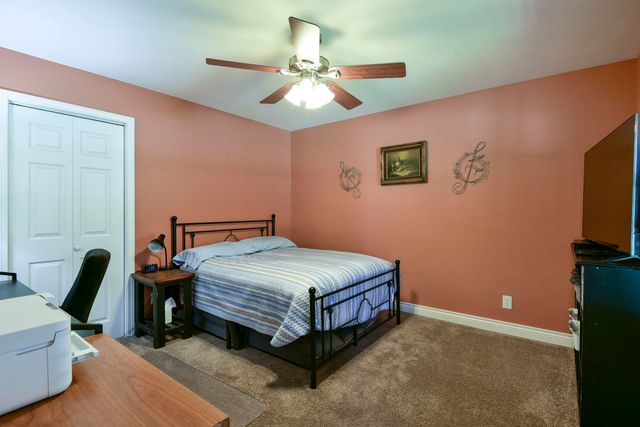 27284 Cimarron Drive, Eagle Rock, MO 65641