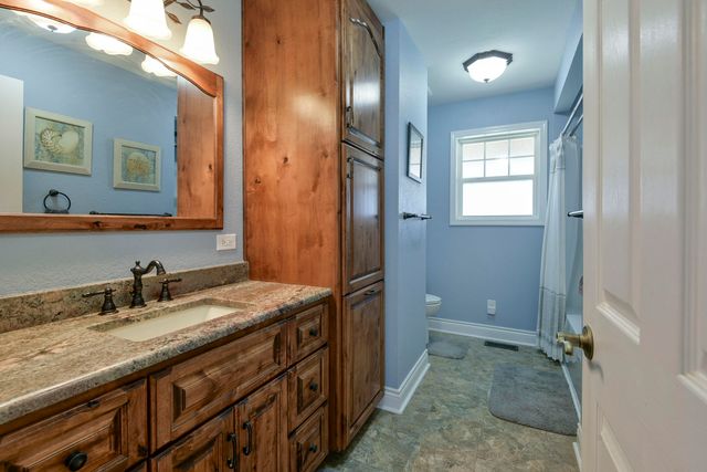 27284 Cimarron Drive, Eagle Rock, MO 65641