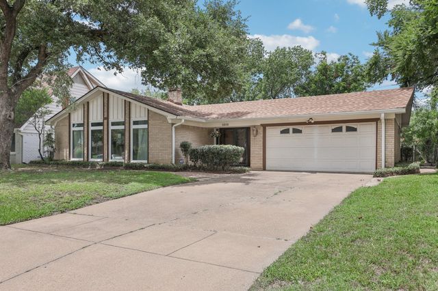 1315 Navaho Street, Arlington, TX 76012