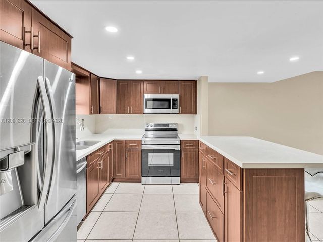 210 NW 87th Ave L206, Miami, FL 33172