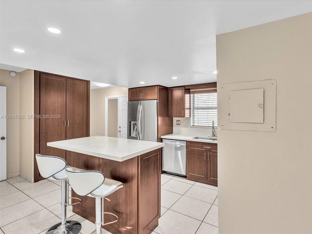 210 NW 87th Ave L206, Miami, FL 33172
