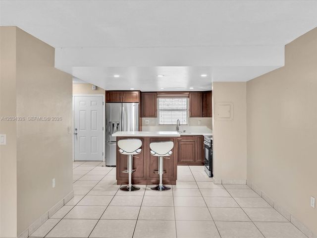 210 NW 87th Ave L206, Miami, FL 33172