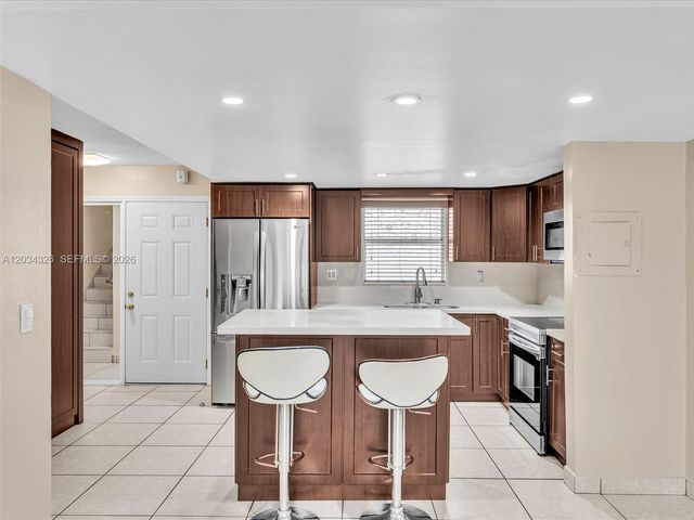 210 NW 87th Ave L206, Miami, FL 33172