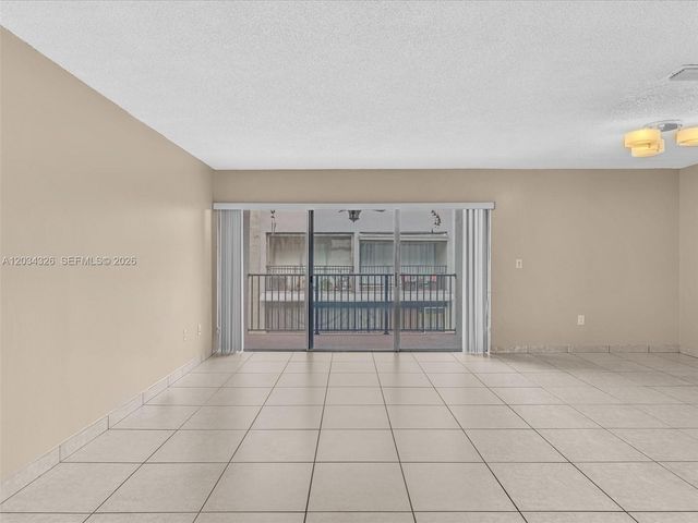 210 NW 87th Ave L206, Miami, FL 33172