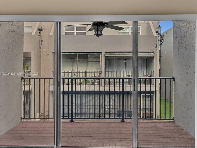 210 NW 87th Ave L206, Miami, FL 33172