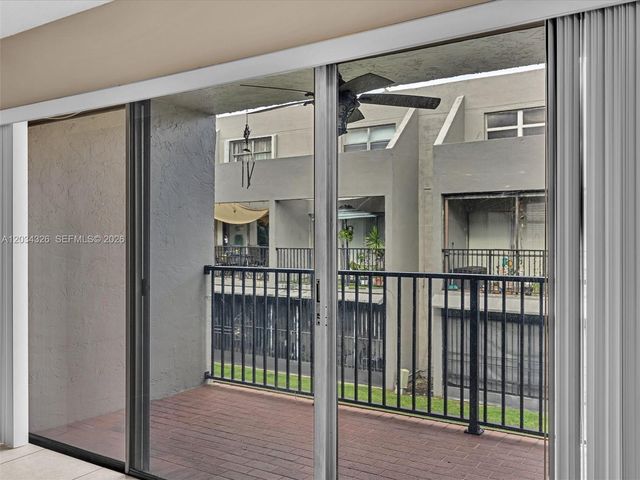 210 NW 87th Ave L206, Miami, FL 33172