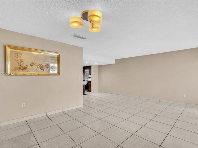 210 NW 87th Ave L206, Miami, FL 33172