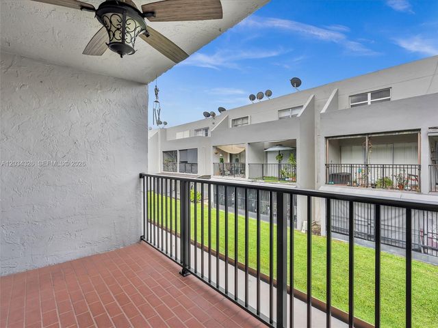 210 NW 87th Ave L206, Miami, FL 33172