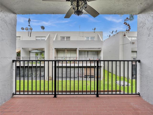 210 NW 87th Ave L206, Miami, FL 33172