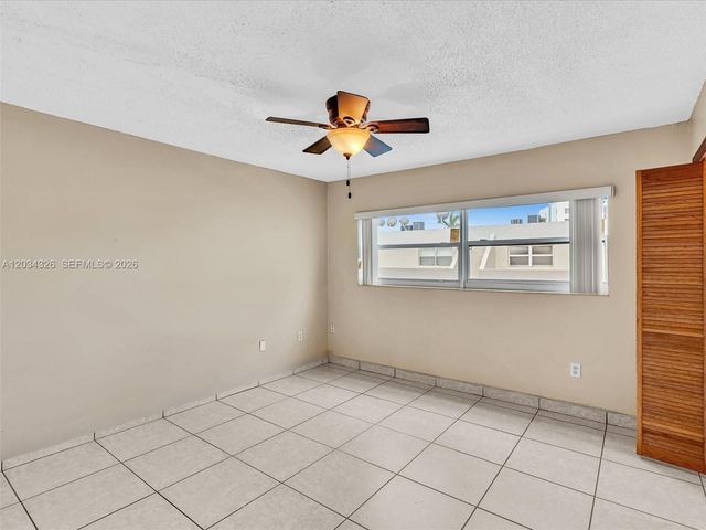 210 NW 87th Ave L206, Miami, FL 33172
