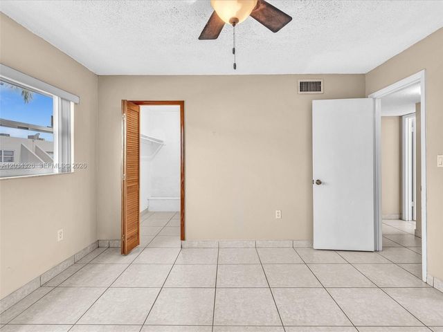 210 NW 87th Ave L206, Miami, FL 33172