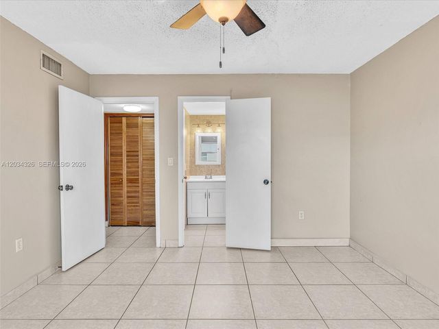 210 NW 87th Ave L206, Miami, FL 33172