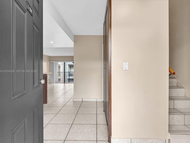 210 NW 87th Ave L206, Miami, FL 33172