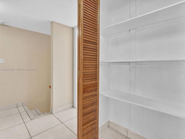 210 NW 87th Ave L206, Miami, FL 33172