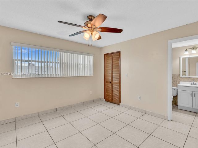 210 NW 87th Ave L206, Miami, FL 33172
