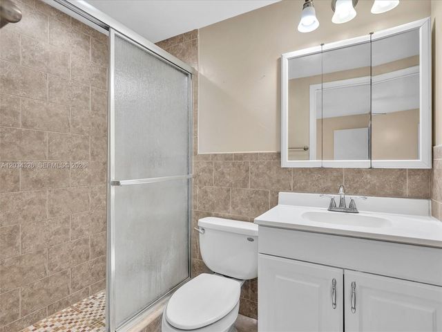 210 NW 87th Ave L206, Miami, FL 33172