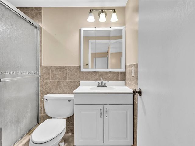 210 NW 87th Ave L206, Miami, FL 33172