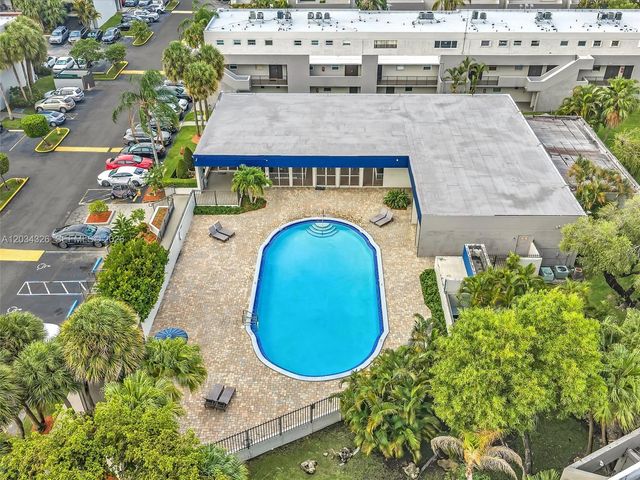 210 NW 87th Ave L206, Miami, FL 33172