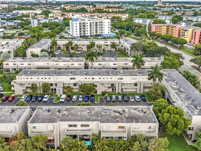 210 NW 87th Ave L206, Miami, FL 33172
