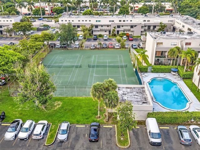210 NW 87th Ave L206, Miami, FL 33172
