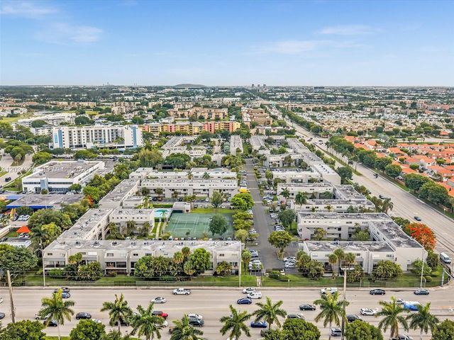 210 NW 87th Ave L206, Miami, FL 33172