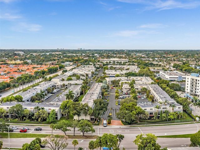 210 NW 87th Ave L206, Miami, FL 33172