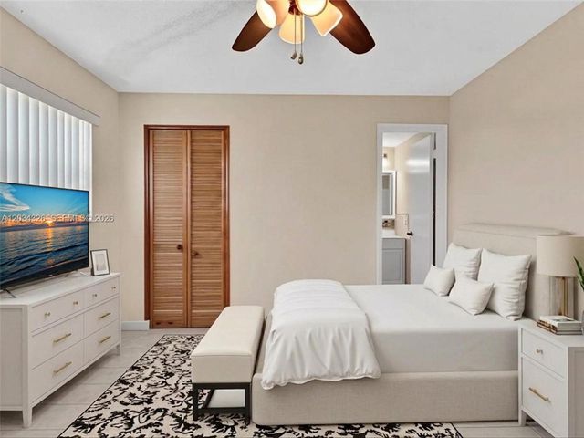 210 NW 87th Ave L206, Miami, FL 33172