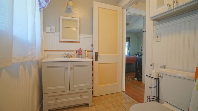 26 Harkness Ave, Springfield, MA 01118