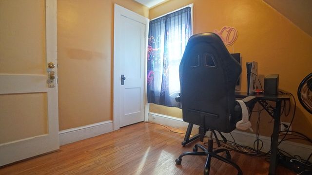 26 Harkness Ave, Springfield, MA 01118