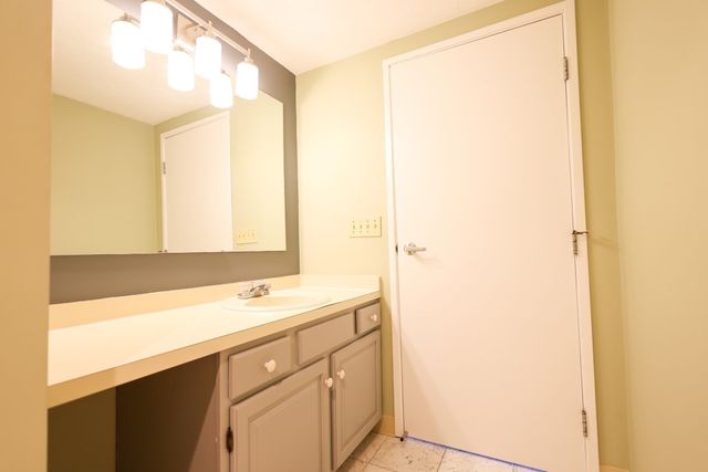 200 Cove Way 1002, Quincy, MA 02169