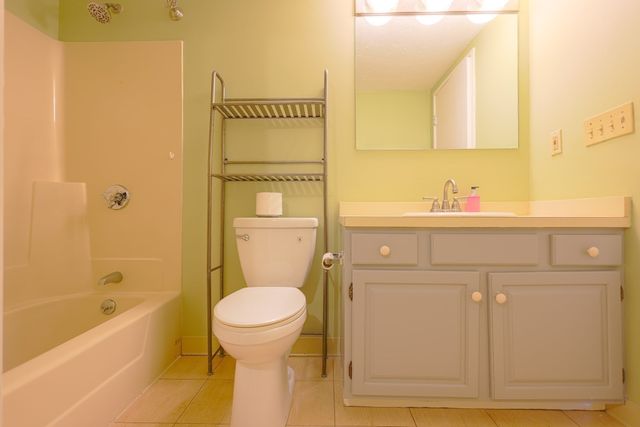 200 Cove Way 1002, Quincy, MA 02169