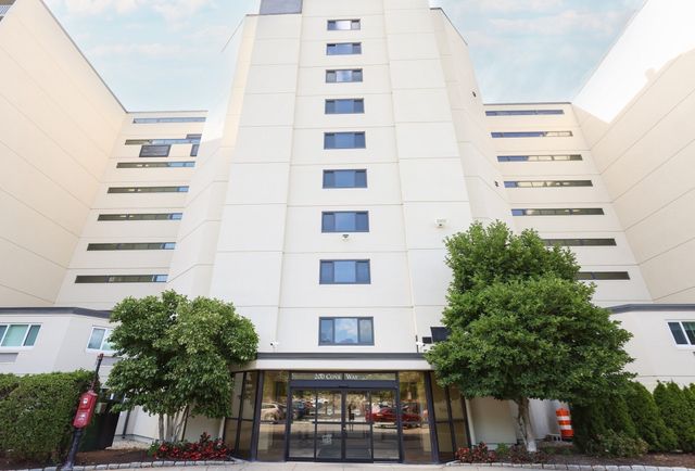 200 Cove Way 1002, Quincy, MA 02169
