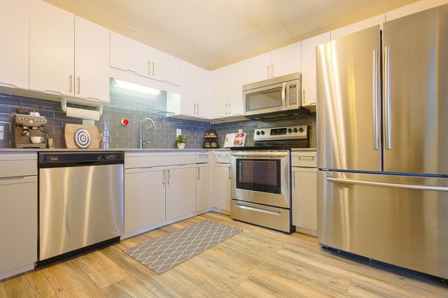 200 Cove Way 1002, Quincy, MA 02169