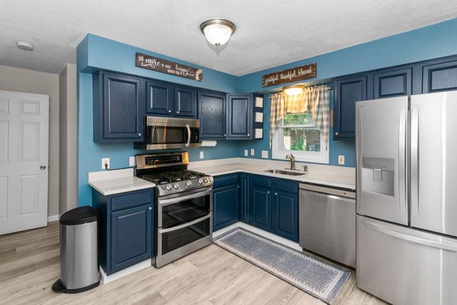 13250 Lake Point Boulevard, Belleville, MI 48111