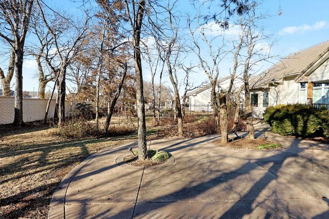 663 N Crest Ridge Ct, Wichita, KS 67230