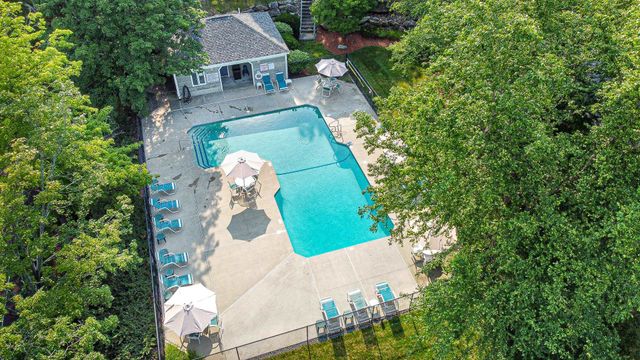16 Laurel Court # 320, Nashua, NH 03062