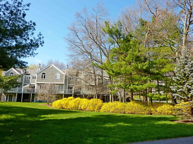16 Laurel Court # 320, Nashua, NH 03062