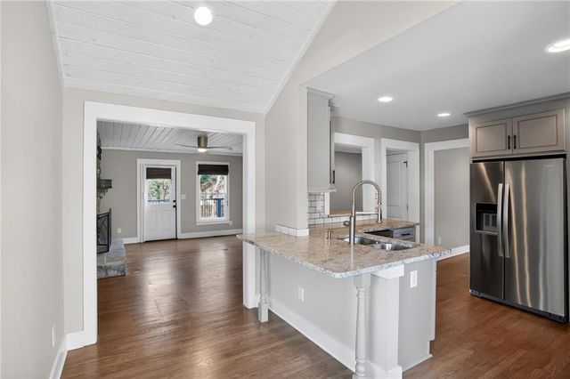 86 Woodstock Road, Roswell, GA 30075